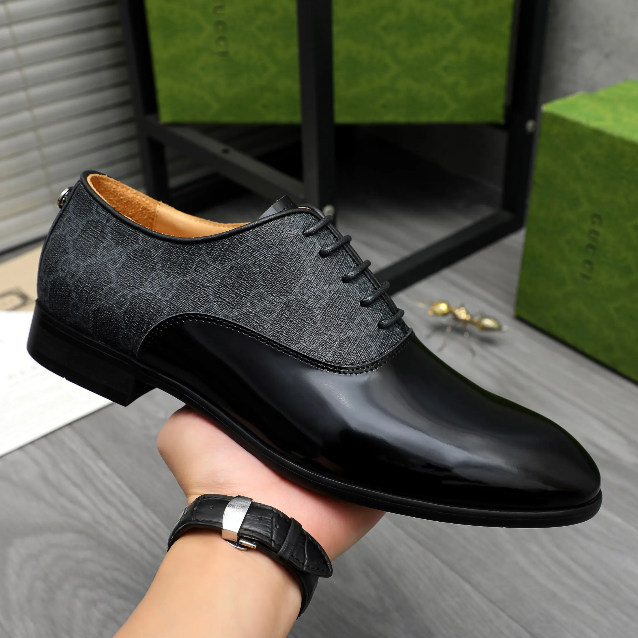 Men's shoes 💰p500 Product trademark: GUCCI "Gucci" business lace-up leather shoes Regular size: 38-46 (38.45.46 is custom-made and non-returnable) Product materials: Selected pearlescent cowhide stitching brand printed upper, cowhide lining, original rubber outsole
